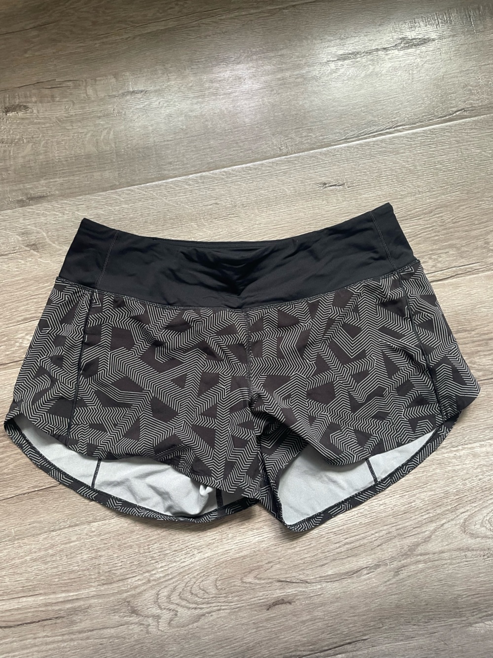 Lululemon Speed Up Shorts size 8